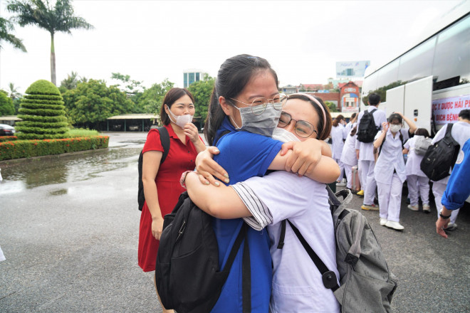 Gần trăm giảng viên, sinh viên Đại học Y dược Hải Phòng lên đường chi viện cho Bắc Giang chống dịch COVID-19 - 8