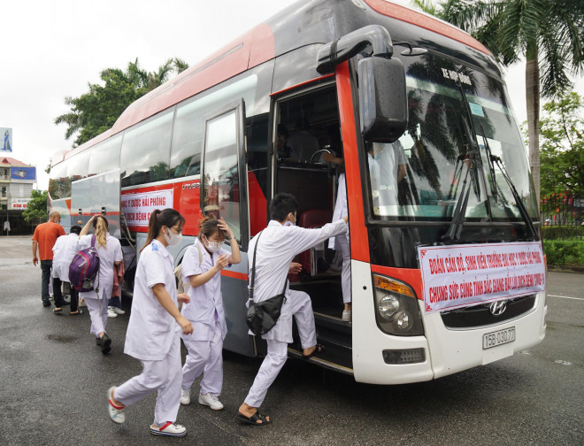 Gần trăm giảng viên, sinh viên Đại học Y dược Hải Phòng lên đường chi viện cho Bắc Giang chống dịch COVID-19 - 11