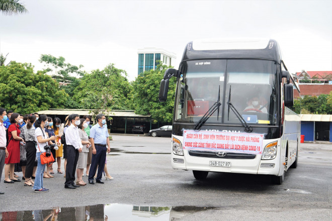 Gần trăm giảng viên, sinh viên Đại học Y dược Hải Phòng lên đường chi viện cho Bắc Giang chống dịch COVID-19 - 13