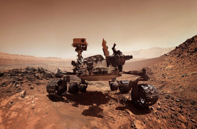 Curiosity đặt một trong các camera xuống đất và tự "selfie" trên Sao Hỏa - Ảnh: Curiosity/NASA