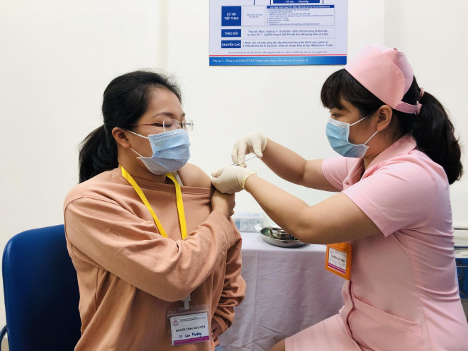 Việt Nam nhận thêm 5 triệu liều vắc-xin Covid-19 của AstraZeneca và Pfizer - 3