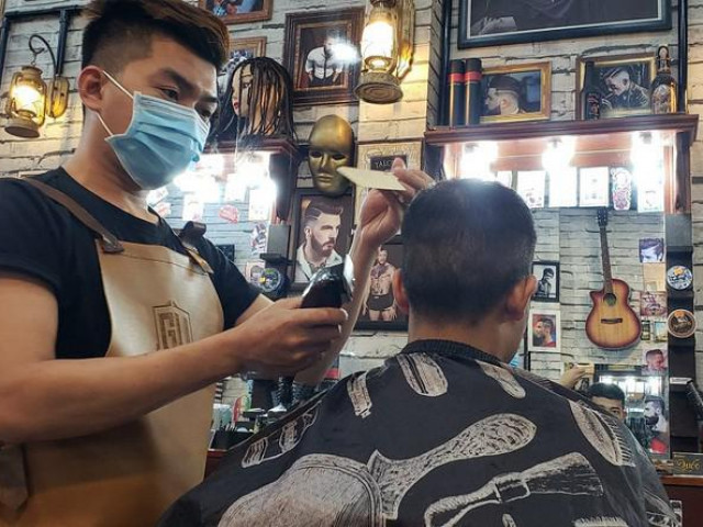Tin tức trong ngày - TP.HCM: Tạm dừng hoạt động các tiệm làm đẹp, hớt tóc, gội đầu