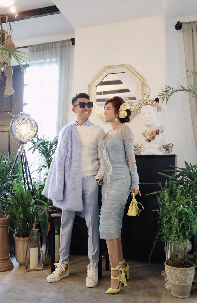 Trong những bức ảnh được người đẹp đăng tải không thể thiếu người bạn đồng hành là đại gia Minh Nhựa.

