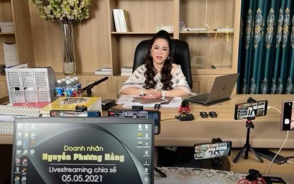 Hé lộ hình ảnh ê-kíp hùng hậu đứng sau livestream của "hiện tượng mạng" CEO Phương Hằng - 5