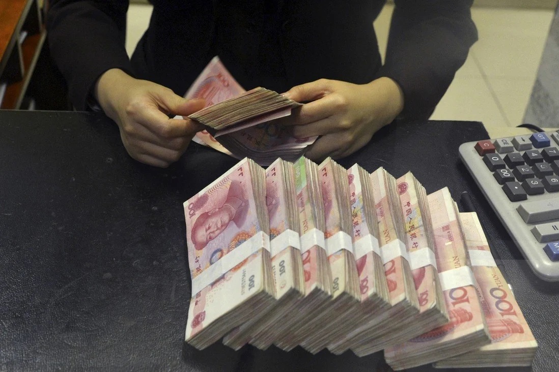 Một công ty hỗ trợ tài chính nhận án phạt từ ngân hàng trung ương Trung Quốc vì mô tả nữ khách hàng là gái mại dâm. Ảnh minh họa: Reuters
