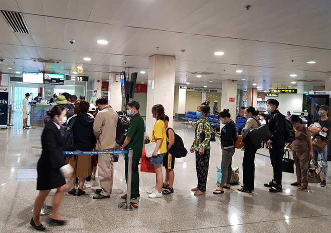 Cảng hàng không quốc tế Tân Sơn Nhất dừng nhập cảnh từ ngày 27/5 đến hết ngày 4/6. Ảnh: Hồng Lam.