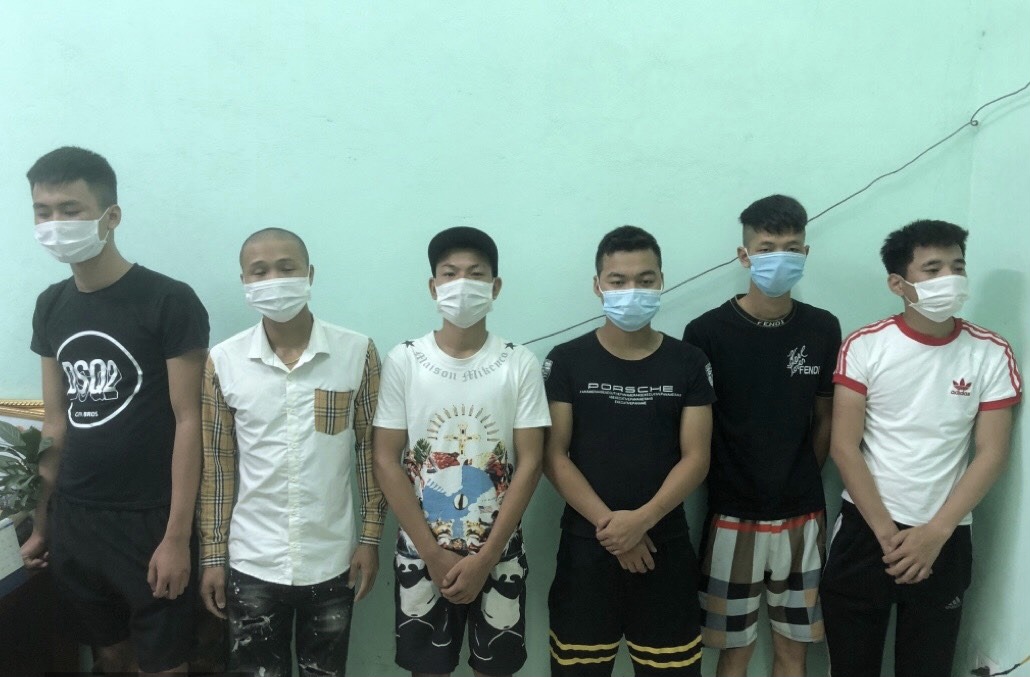 6 thanh niên tụ tập ăn uống bị xử phạt tổng số tiền 102 triệu đồng