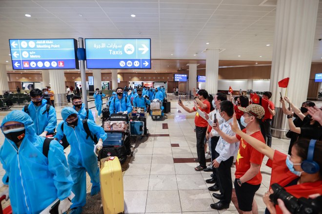 ĐT Việt Nam được chào đón nồng nhiệt ở UAE, sẵn sàng đua vé World Cup - 5