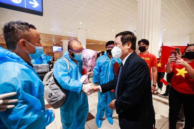 ĐT Việt Nam được chào đón nồng nhiệt ở UAE, sẵn sàng đua vé World Cup - 6