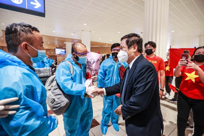 ĐT Việt Nam được chào đón nồng nhiệt ở UAE, sẵn sàng đua vé World Cup - 7