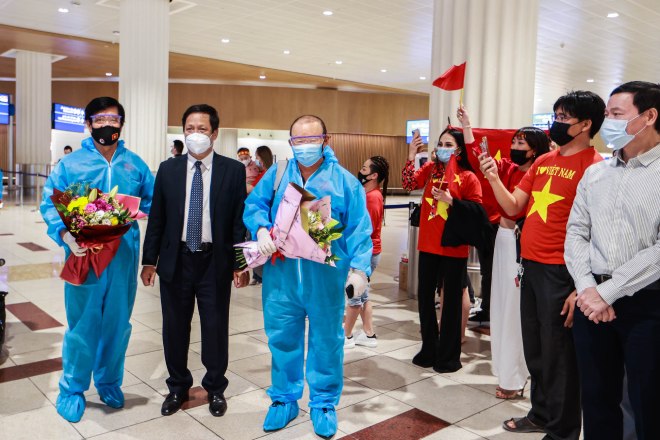 ĐT Việt Nam được chào đón nồng nhiệt ở UAE, sẵn sàng đua vé World Cup - 8