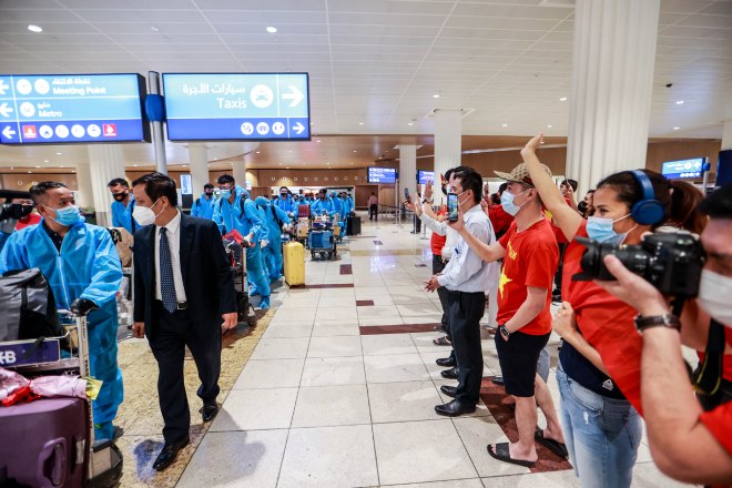 ĐT Việt Nam được chào đón nồng nhiệt ở UAE, sẵn sàng đua vé World Cup - 9