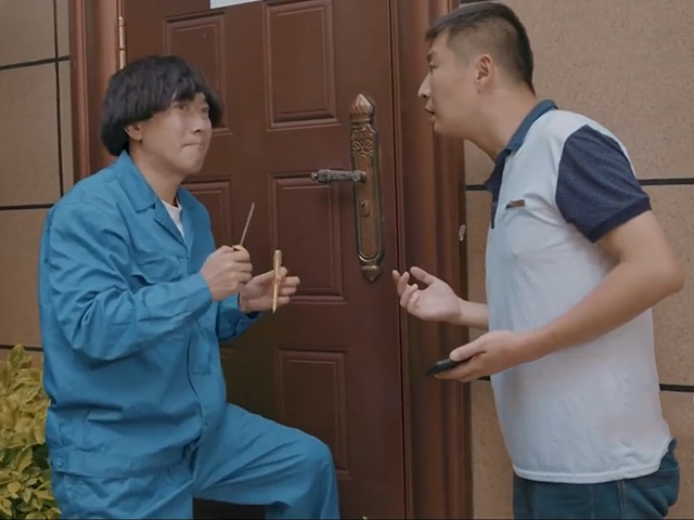 Cười 24H - Thợ khóa chuyên nghiệp muốn hoàn thành công việc cũng phải đúng hoàn cảnh