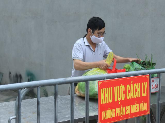 Tin tức trong ngày - TP HCM: Phong tỏa chung cư Sen Xanh trong đêm, liên quan thai phụ nghi mắc Covid-19