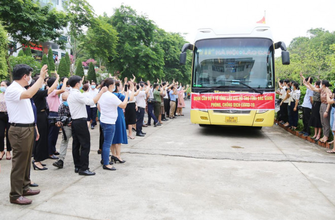 Lào Cai cử đoàn thầy thuốc ưu tú tới Bắc Giang hỗ trợ chống dịch COVID-19 - 7