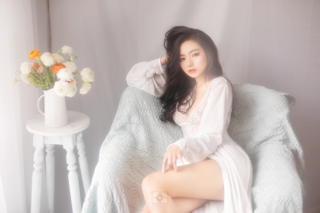 Ngoài ra, bên cạnh những khi diện đồ quyển rũ chụp ảnh, Kim Chi cũng chọn cho mình những bộ đồ thoải mái, rộng rãi.&nbsp;
