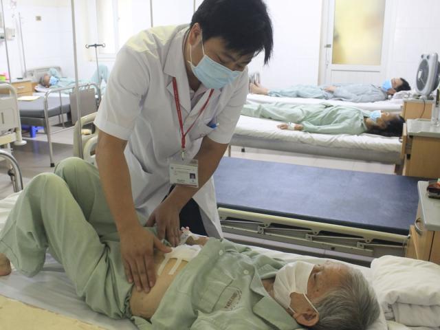 Sức khỏe đời sống - Cụ bà 91 tuổi thoát chết sau khi bị sỏi kẹt cổ túi mật