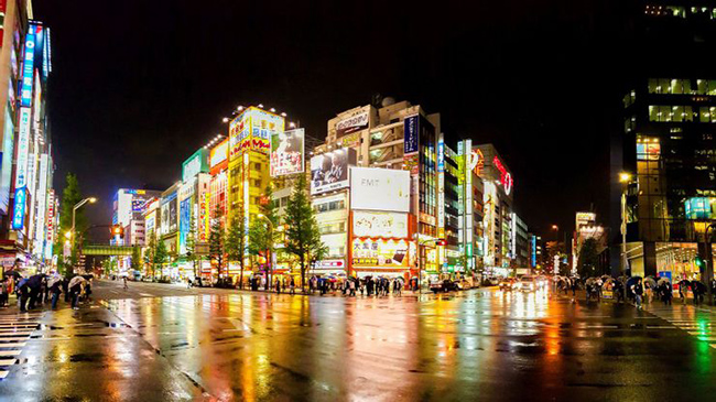 Akihabara, khu phố điện tử: Những fan hâm mộ của anime, manga hay âm nhạc Nhật Bản hẳn đều đã biết đến Akihabara - khu vực ở Tokyo được mệnh danh là thánh địa dành cho giới otaku ở Nhật.
