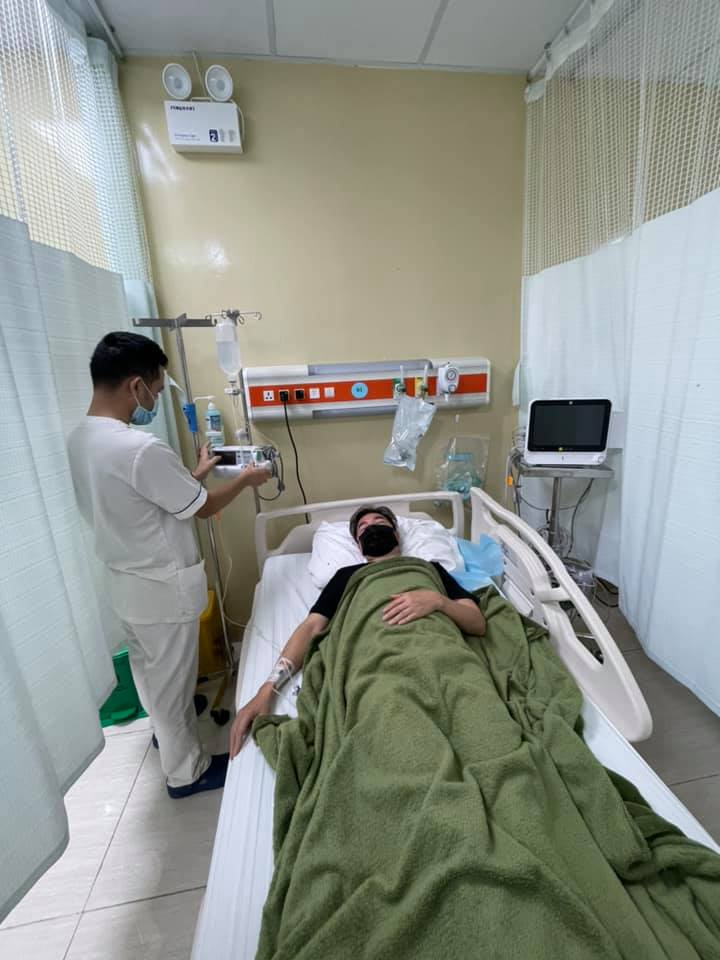 Mr. Đàm chia sẻ hình ảnh nhập viện trong 2 tuần qua