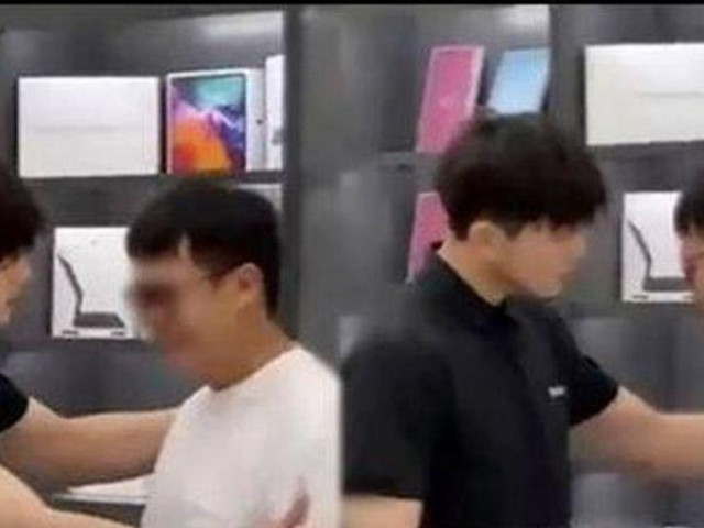Phi thường - kỳ quặc - Thanh niên khóc mếu đến cửa hàng muốn hoàn tiền mua iPhone 12, lý do vừa thương vừa buồn cười
