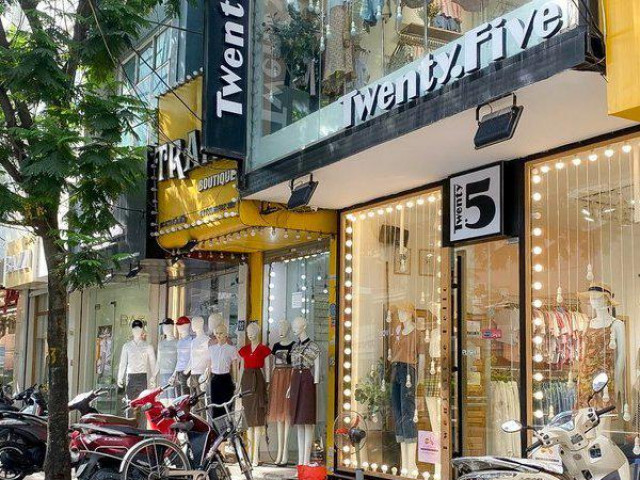 Thị trường - Tiêu dùng - Hà Nội: Quần áo giảm sốc 80% vẫn không bóng người, nhiều chủ ki-ốt bỏ buôn vì "đói" khách