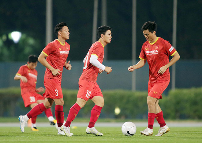 ĐT Việt Nam hưng phấn "luyện công" đến đêm ở UAE, sẵn sàng lấy vé World Cup - 7