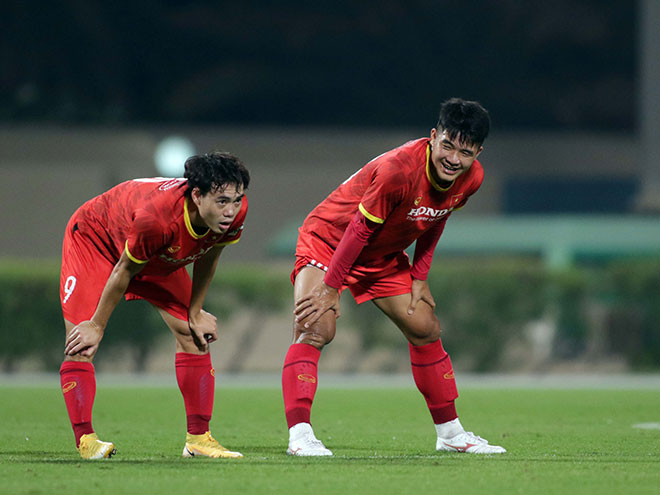 ĐT Việt Nam hưng phấn "luyện công" đến đêm ở UAE, sẵn sàng lấy vé World Cup - 9