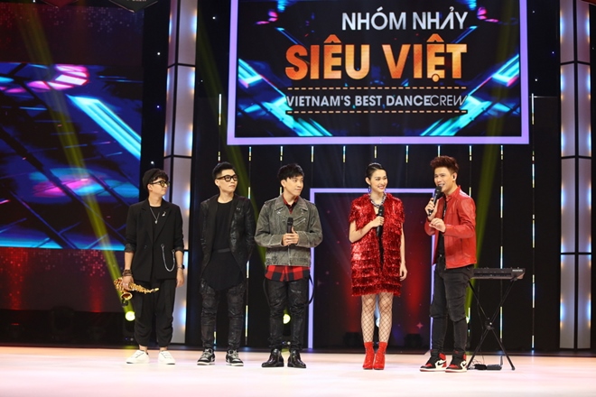 Thái Sơn beatbox trên sân khấu.