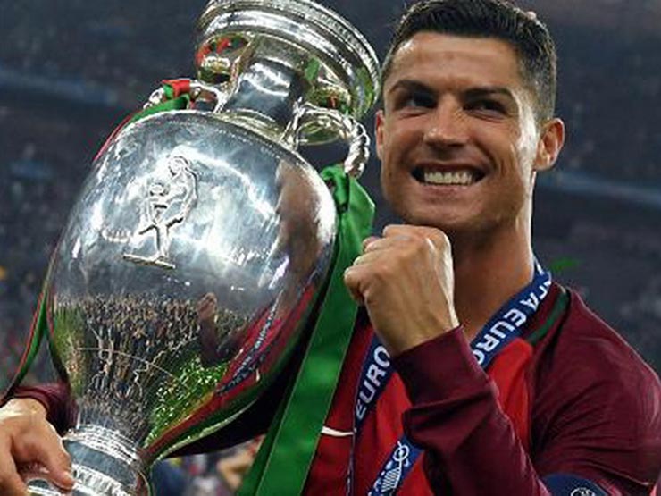 Ronaldo đang giữ thành tích chân sút ghi nhiều bàn nhất tại các kỳ EURO bên cạnh Platini