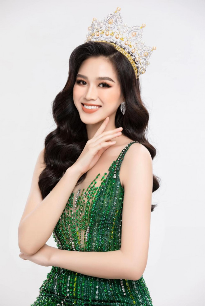 Hoa hậu Đỗ Thị Hà khoe thân hình đồng hồ cát, thần thái chuẩn &#34;beauty queen&#34; - 1