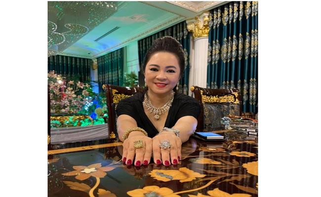 Thực chất, không chỉ riêng bà Phương Hằng mà nhiều nữ đại gia Việt đình đám khác cũng có sở thích đặc biệt với kim cương “hạt mít”.&nbsp;
