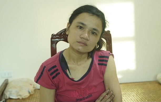 Nông Thị Tầm tại trụ sở công an