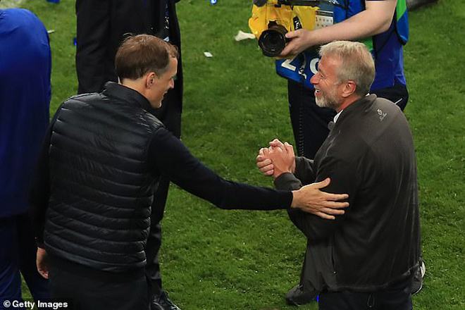 "Ông trùm" Abramovich lộ ảnh cùng Chelsea ăn mừng vô địch Cúp C1 - 3