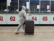 Tin tức trong ngày - Hành khách mặc kín đồ bảo hộ ra bến xe về quê trước thời điểm TP.HCM giãn cách