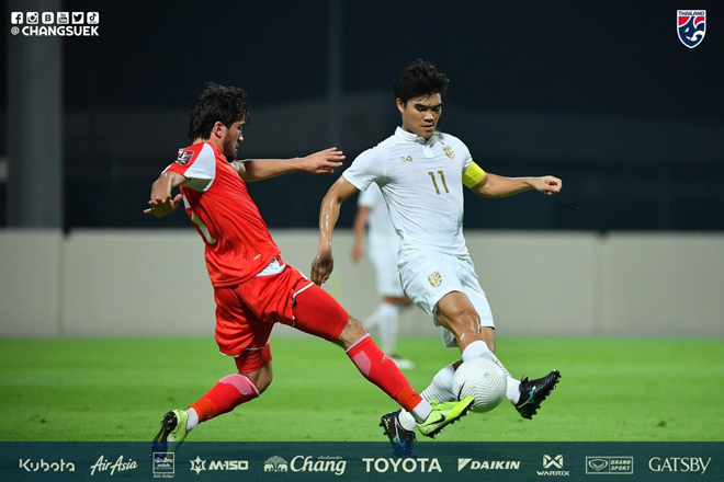 Thái Lan chơi dồn ép&nbsp;Tajikistan trong cả hiệp 1
