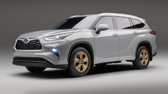 2022 Toyota Highlander Bronze Edition sẽ được bán ra ngay trong năm nay. Mặc dù vậy, Toyota vẫn chưa công bố giá niêm yết của mẫu xe này.
