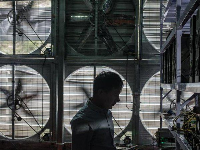 Kinh doanh - Lao đao nghề đào Bitcoin: Từ "ông vua" đến kẻ "không chốn dung thân"