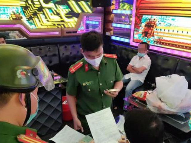 Pháp luật - Bất chấp lệnh cấm, 7 nam nữ phê ma túy tập thể trong quán karaoke