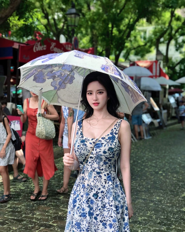 Yuki Han chọn trang phục theo nguyên tắc "hở một điểm", không lạm dụng tránh việc gây phô phang.

