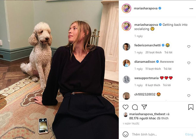 Sharapova tạo dáng bên chú cún cưng của mình