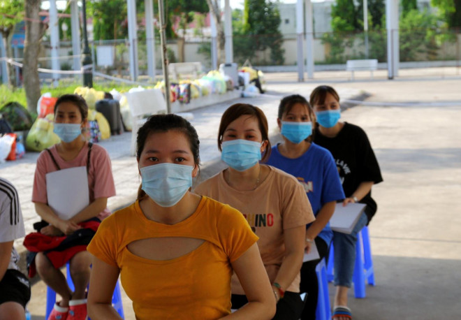 Những hình ảnh về 39 bệnh nhân COVID-19 đầu tiên tại Bắc Giang được ra viện - 5