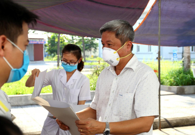 Những hình ảnh về 39 bệnh nhân COVID-19 đầu tiên tại Bắc Giang được ra viện - 6