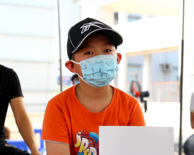 Những hình ảnh về 39 bệnh nhân COVID-19 đầu tiên tại Bắc Giang được ra viện - 8