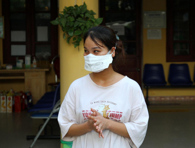 Những hình ảnh về 39 bệnh nhân COVID-19 đầu tiên tại Bắc Giang được ra viện - 16