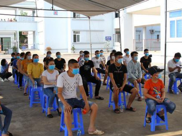 Sức khỏe đời sống - Những hình ảnh về 39 bệnh nhân COVID-19 đầu tiên tại Bắc Giang được ra viện