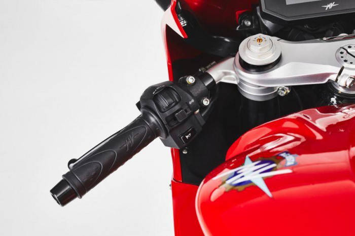 Ra mắt mô tô thể thao MV Agusta F3 Rosso 2021 với áo choàng đỏ rực - 16