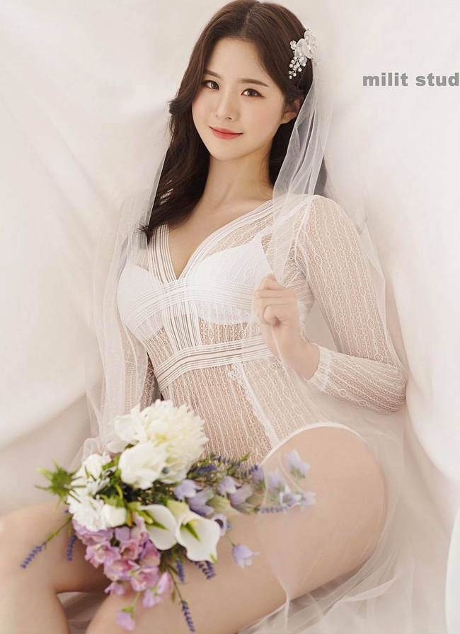 Bên cạnh những bộ nội y gợi cảm, thì bodysuit lại là mốt đồ lót được các cô dâu lựa chọn nhiều nhất trong 2 năm gần đây.
