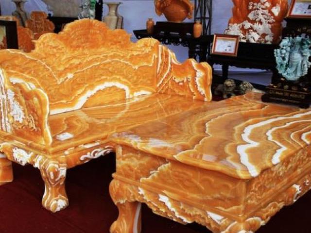Thị trường - Tiêu dùng - Việt Nam có 3 bộ bàn ghế bằng ngọc tuyệt đẹp, chưa ngắm đã biết giá tiền tỷ