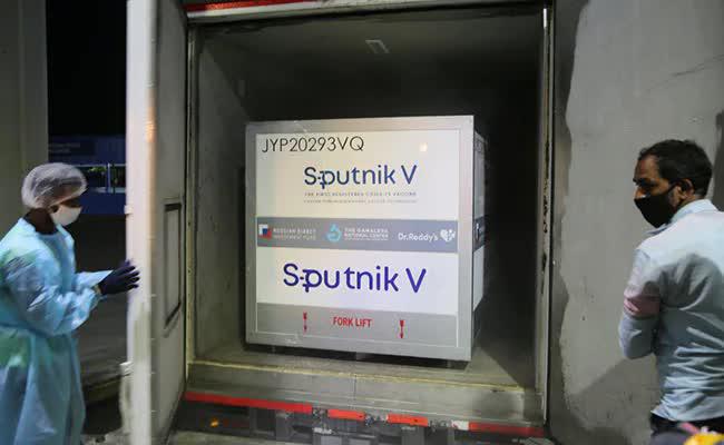 Ba triệu liều vắc-xin Sputnik V vừa hạ cánh tại Ấn Độ. Ảnh: NDTV