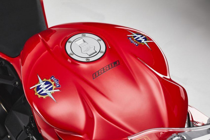 Ra mắt mô tô thể thao MV Agusta F3 Rosso 2021 với áo choàng đỏ rực - 21